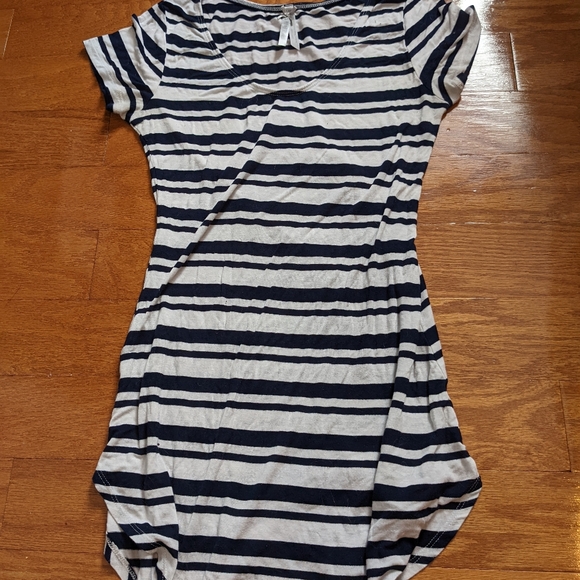 White and navy blue t-shirt in size small - Picture 2 of 3